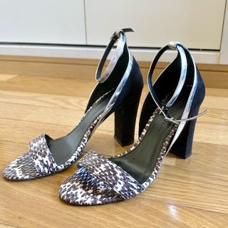 チャールズアンドキース(Charles and Keith)のCHARLES&KEITH  サンダル ブラック✖️パイソン(サンダル)