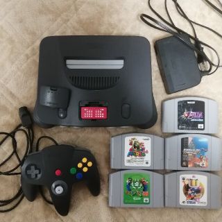 ニンテンドウ64(NINTENDO 64)のNINTENDO64　ソフト5本とメモリー拡張パック付　AVケーブル欠品　(家庭用ゲーム機本体)