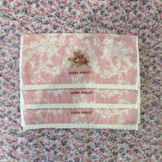 ローラアシュレイ(LAURA ASHLEY)の未使用訳あり　ローラアシュレイ　ゲストタオル　ジョセフィーン ピンク　3枚(タオル/バス用品)