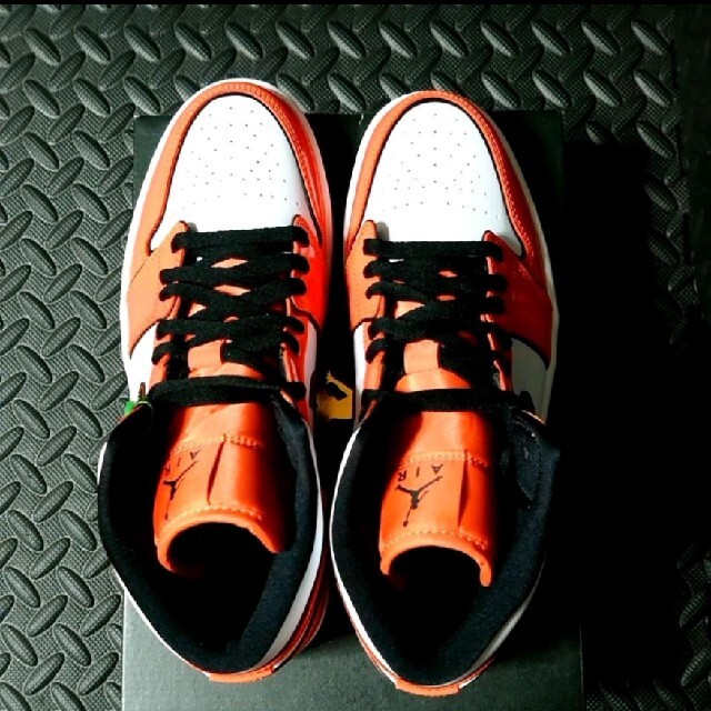 NIKE(ナイキ)のAir Jordan 1 Mid SE Turf Orange メンズの靴/シューズ(スニーカー)の商品写真