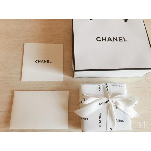 CHANEL(シャネル)のシャネル CHANEL アイシャドウ レキャトルオンブル374 コスメ/美容のベースメイク/化粧品(アイシャドウ)の商品写真