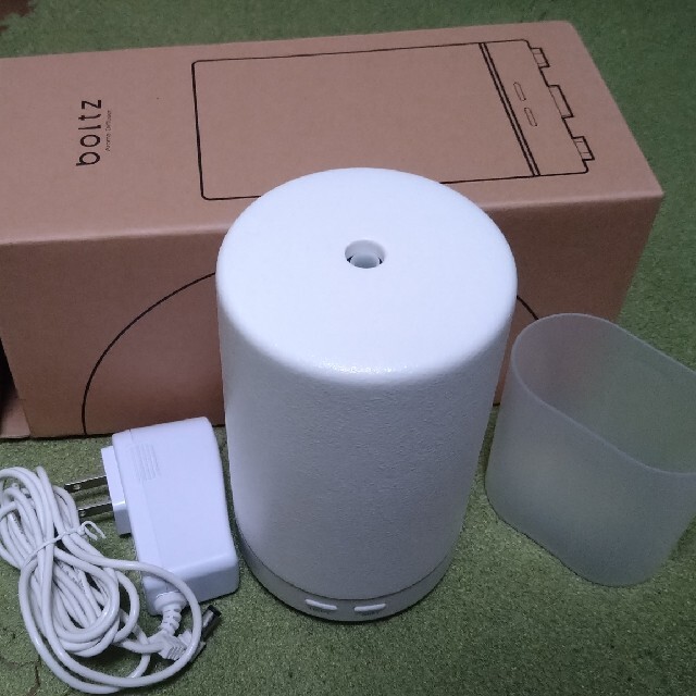 超音波　アロマディフューザー　セラミア　boltz　加湿器　白　陶器風　廃盤 スマホ/家電/カメラの生活家電(加湿器/除湿機)の商品写真