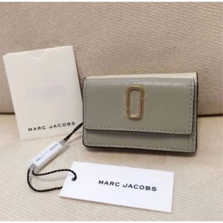 マークジェイコブス(MARC JACOBS)のタグ付き新品★マークジェイコブス スナップショット三つ折り財布 ライトベージュ(財布)