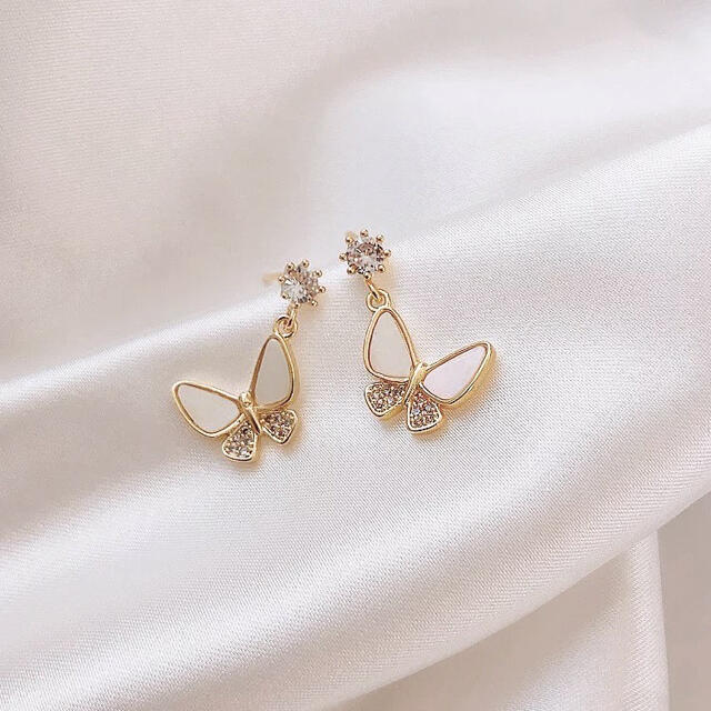 STAR JEWELRY(スタージュエリー)のwhite papillon pave pierce ◯s925 post レディースのアクセサリー(ピアス)の商品写真