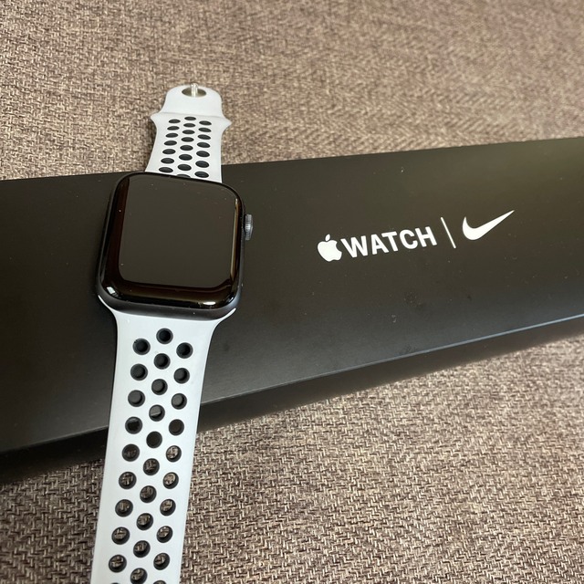 Apple Watch NIKE SE 本体　GPS +cellularモデル