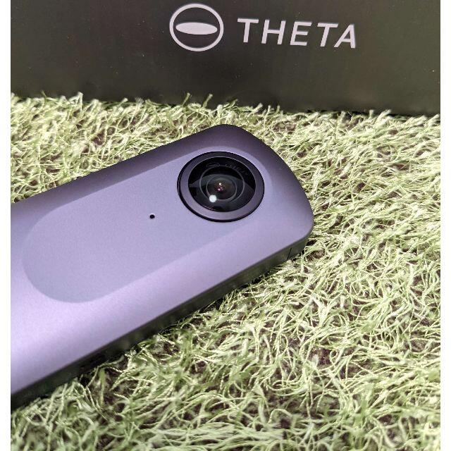 【美品】THETA V 全天球 360°カメラ（RICOH） スマホ/家電/カメラのカメラ(コンパクトデジタルカメラ)の商品写真