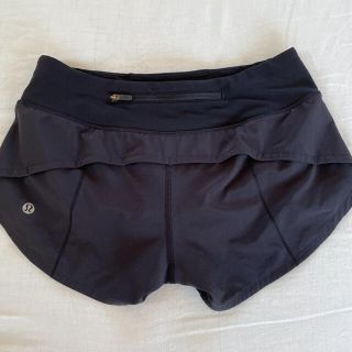 ルルレモン(lululemon)のルルレモン　ショートパンツ　ブラック　サイズ2 美品(ショートパンツ)