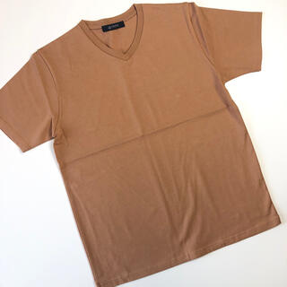 ナノユニバース(nano・universe)の新品　ナノユニバース　Vネック　コットン100％　ブラウン　シャツ　S(Tシャツ/カットソー(半袖/袖なし))