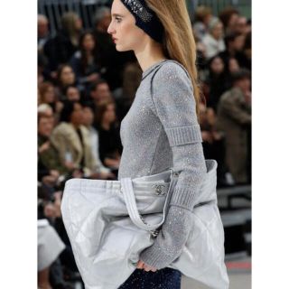 シャネル(CHANEL)のお値下げ☆シャネル  ランウェイ　セーター36☆(ニット/セーター)