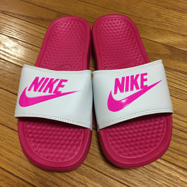 NIKE(ナイキ)のNIKE ベナッシ レディースの靴/シューズ(サンダル)の商品写真