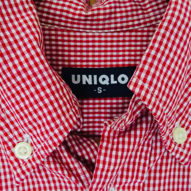UNIQLO(ユニクロ)のユニクロ・メンズシャツ・レッド メンズのトップス(シャツ)の商品写真