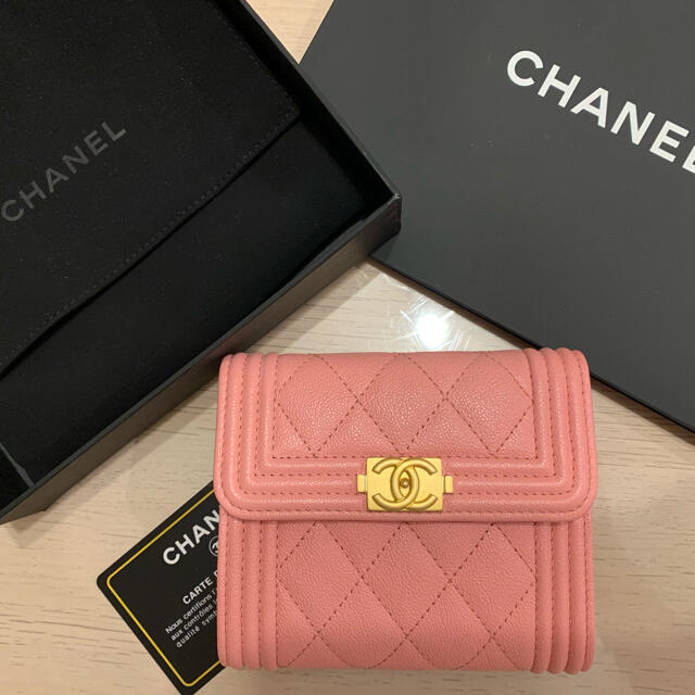 新品登場 CHANEL - CHANEL ボーイ シャネル 折り財布 ピンク キャビア ...