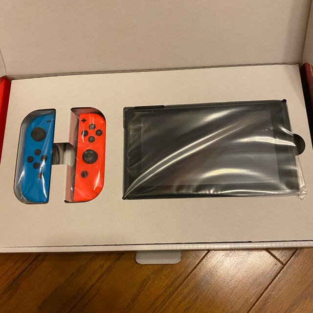 新品　Nintendo Switch 本体