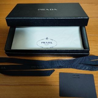 プラダ(PRADA)のプラダ　空箱（リボン、カード、紙付き）(ショップ袋)