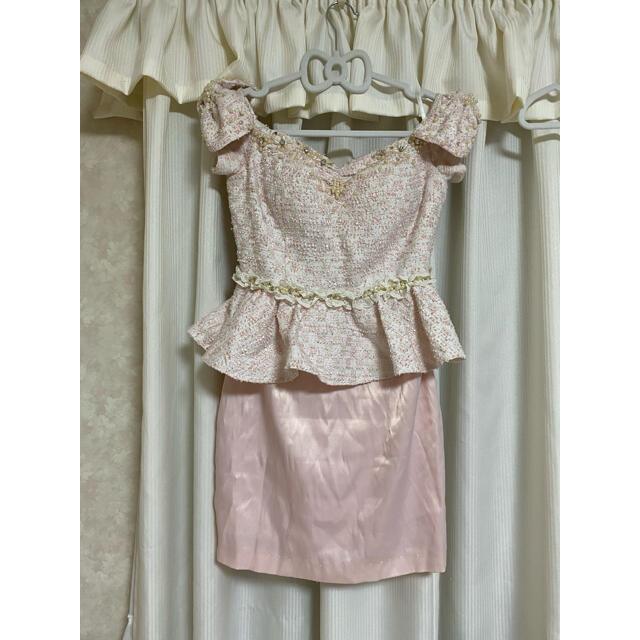 an(アン)の肩リボンパールフリルミニドレス🎀値下げ レディースのフォーマル/ドレス(ミニドレス)の商品写真
