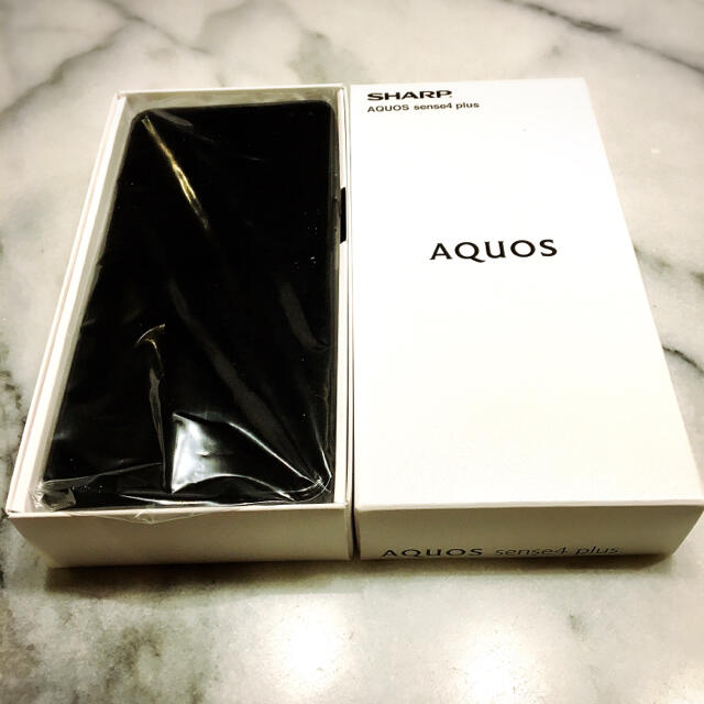 AQUOS(アクオス)の新品★保証書あり★AQUOS sense4 plus ブラック スマホ/家電/カメラのスマートフォン/携帯電話(スマートフォン本体)の商品写真