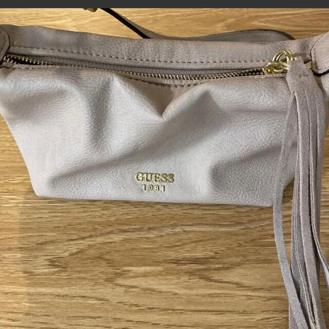 GUESS(ゲス)のGUESS レディースのバッグ(ショルダーバッグ)の商品写真
