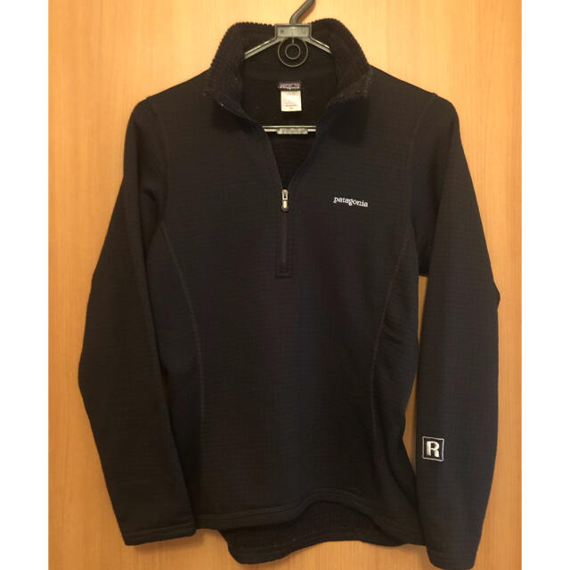 人気カラー　patagonia 　パタゴニア R1 ブラック レディース　XS