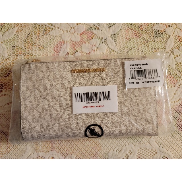 Michael Kors  Jet Set Travel バニラ 財布