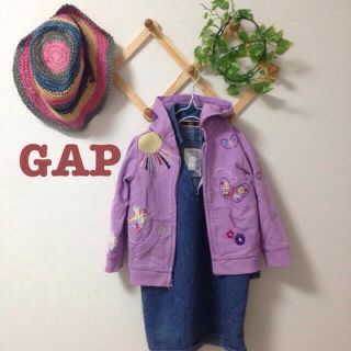 ギャップ(GAP)のGAP＊刺繍とワッペンがかわいいパーカー(その他)