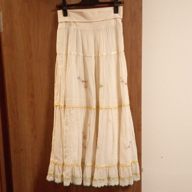 シェリーラファムフランシュリッペ　刺繍が可愛いロングスカート