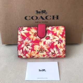 コーチ(COACH)の2021年春夏新作★新品 COACH コーチ 二つ折り財布 花柄プリント(財布)