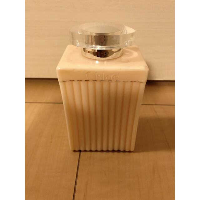 Chloe(クロエ)の新品未使用　Chloe クロエ　ボディローション　200ml コスメ/美容のボディケア(ボディローション/ミルク)の商品写真