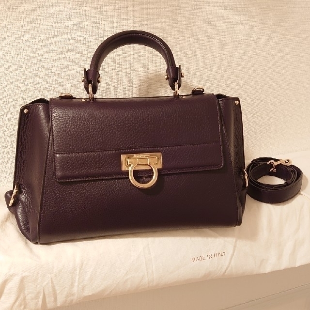 Salvatore Ferragamo 2way ショルダー 鍵付 オールレザー