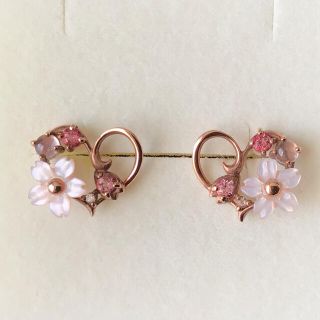 サマンサティアラ(Samantha Tiara)のSAKURAフラワーレターズ　ピアス(ピアス)