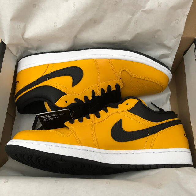 NIKE(ナイキ)の★新品★ NIKE AIR JORDAN 1 LOW ユニバーシティゴールド メンズの靴/シューズ(スニーカー)の商品写真