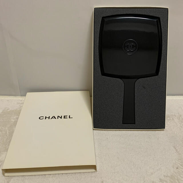 CHANEL(シャネル)のCHANEL シャネル　年間購入ノベルティ　手鏡の出品です レディースのファッション小物(ミラー)の商品写真