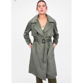 ザラ(ZARA)の【新品】ZARA スウェード風　ダブルブレストトレンチコート(トレンチコート)