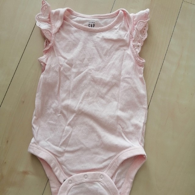 babyGAP(ベビーギャップ)のbabyGAP　3枚セット　ボディシャツ　ロンパース キッズ/ベビー/マタニティのベビー服(~85cm)(ロンパース)の商品写真