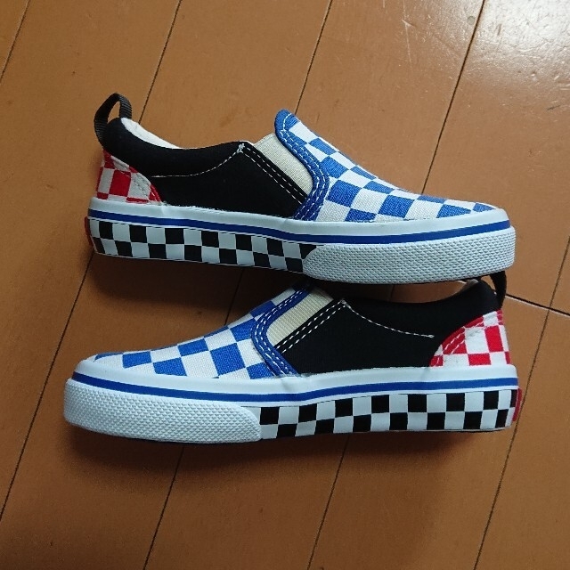 VANS(ヴァンズ)のVANS スリッポン スニーカー　18cm ヴァンズ キッズ/ベビー/マタニティのキッズ靴/シューズ(15cm~)(スニーカー)の商品写真