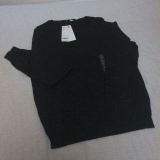 ユニクロ(UNIQLO)のタグ付黒のセーター(ニット/セーター)