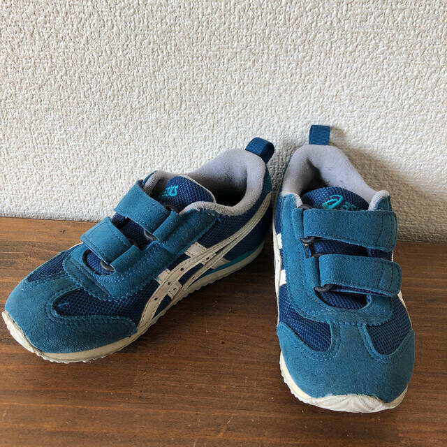 asics(アシックス)の最終値下げアシックスasicsスニーカー　17.5 キッズ/ベビー/マタニティのキッズ靴/シューズ(15cm~)(スニーカー)の商品写真