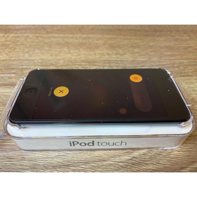 iPod touch(アイポッドタッチ)の【化粧箱付】Apple iPod touch 第6世代 32GB スペースグレー スマホ/家電/カメラのオーディオ機器(ポータブルプレーヤー)の商品写真