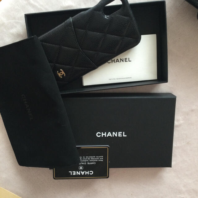 CHANEL(シャネル)の正規品　シャネル　iPhoneカバー スマホ/家電/カメラのスマホアクセサリー(iPhoneケース)の商品写真