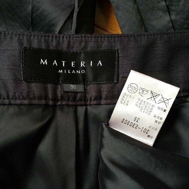 MATERIA(マテリア)のブラックパンツ レディースのパンツ(クロップドパンツ)の商品写真