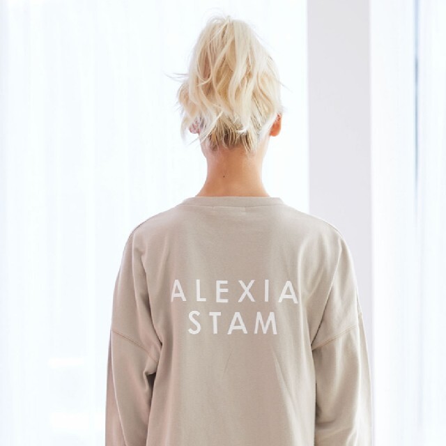 ALEXIA STAM(アリシアスタン)のBack Logo Long Sleeve Tee Greige　アリシアスタン レディースのトップス(Tシャツ(長袖/七分))の商品写真