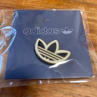 アディダス(adidas)の未使用　adidas ピンバッチ(バッジ/ピンバッジ)