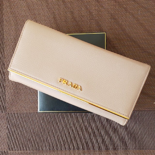 PRADA(プラダ)のPRADA財布 レディースのファッション小物(財布)の商品写真