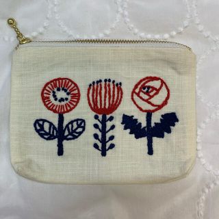 ハンドメイド刺繍のポーチ　(ポーチ)