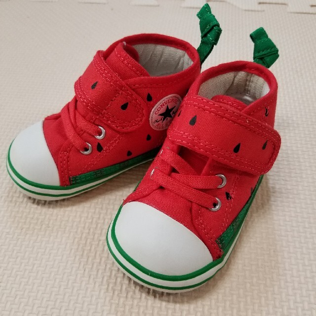 CONVERSE(コンバース)の12㎝　コンバース　スイカ柄　ファーストシューズ キッズ/ベビー/マタニティのベビー靴/シューズ(~14cm)(スニーカー)の商品写真