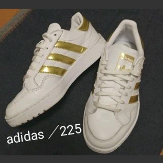 アディダス(adidas)のadidas／チームコート／22.5(大きめ)(スニーカー)