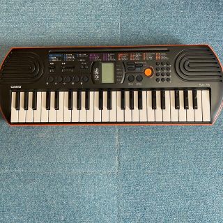 カシオ(CASIO)のCASIO 44ミニ鍵盤 電子キーボード SA-76 ブラック&オレンジ(キーボード/シンセサイザー)