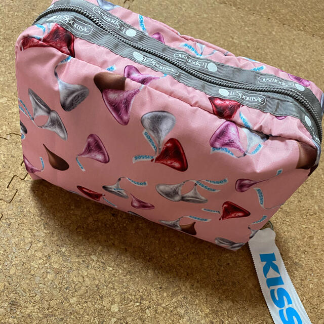 LeSportsac(レスポートサック)のHERSHEY x LESPORTSAC  ポーチ レディースのファッション小物(ポーチ)の商品写真