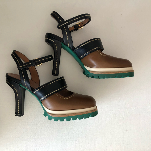 Marni 36サイズの通販 by arl's shop|マルニならラクマ - MARNI スクエアトゥシャークソールパンプス 2022