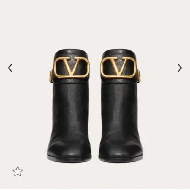 VALENTINO(ヴァレンティノ)のるんるん様専用 valentino Vロゴ アンクルブーツ 36.5 レディースの靴/シューズ(ブーツ)の商品写真