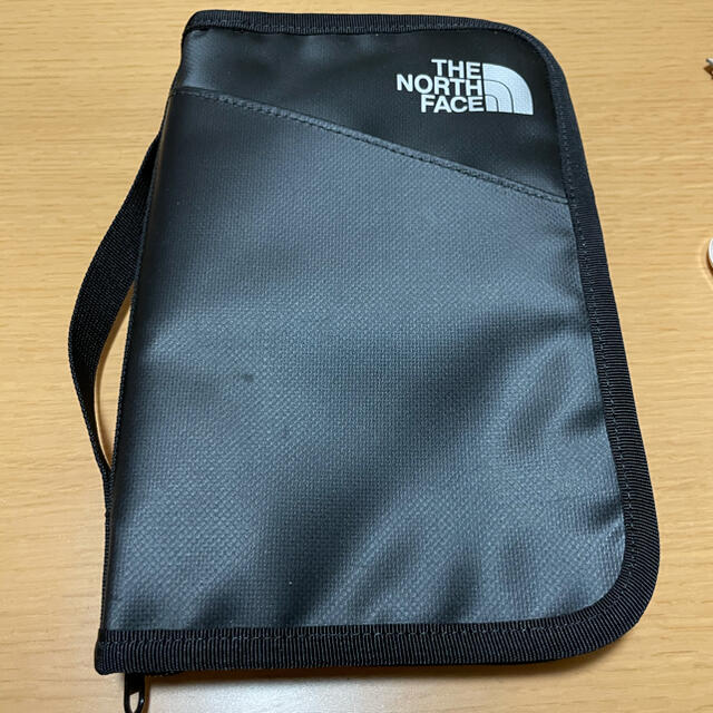 THE NORTH FACE(ザノースフェイス)のノースフェイス　マルチパスポートケース メンズのバッグ(トラベルバッグ/スーツケース)の商品写真